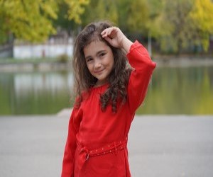 Iarina Popescu lanseaza piesa 'Multumesc!' un cantec cu care micuta artista spera sa ajunga in inimile ascultatorilor de toate varstele