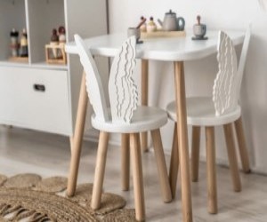 Cum sa alegi setul perfect de mese si scaune pentru camera copilului tau