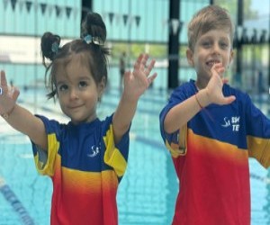 Cum sa te conving sa te apuci de inot la Swimming Team: 5 beneficii