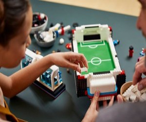 Vedetele fotbalului, Thierry Henry si Marcus Rashford MBE, testeaza noul set LEGO Ideas Football Table