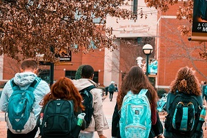 Cum arata o zi din viata unui student in Romania si la ce sa te astepti daca urmeaza sa intri la facultate anul acesta