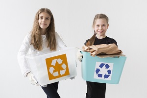 Tomberonul de gunoi si reciclarea in scoli – educatie pentru viitor