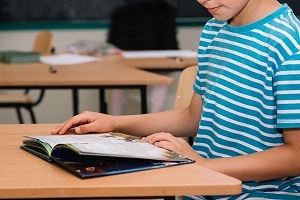 Dislexia se vede intai la scoala: ce observa invatatorul si ce poate cere parintele