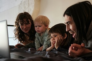 Idei pentru parinti: ce desene animate educative pentru copii merita urmarite in vacanta de iarna