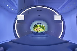 Philips si Disney fac echipa ca sa schimbe experiența unui RMN pentru copii Philips si Disney fac echipa ca sa schimbe experiența unui RMN pentru copii