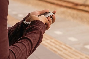 LTPO+ pe seria de iPhone 18: de ce refresh rate-ul variabil schimba jocul pentru gaming mobil