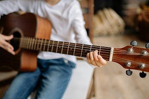 3 acorduri de baza pentru orice incepator la chitara