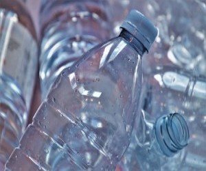 De ce e periculoasa reutilizarea unei sticle din plastic