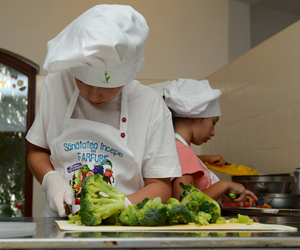 Zece mii de elevi vor invata despre alimentatia sanatoasa prin programul 