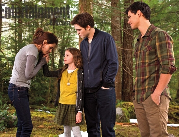 Bella, Renesmee, Edward si Jacob