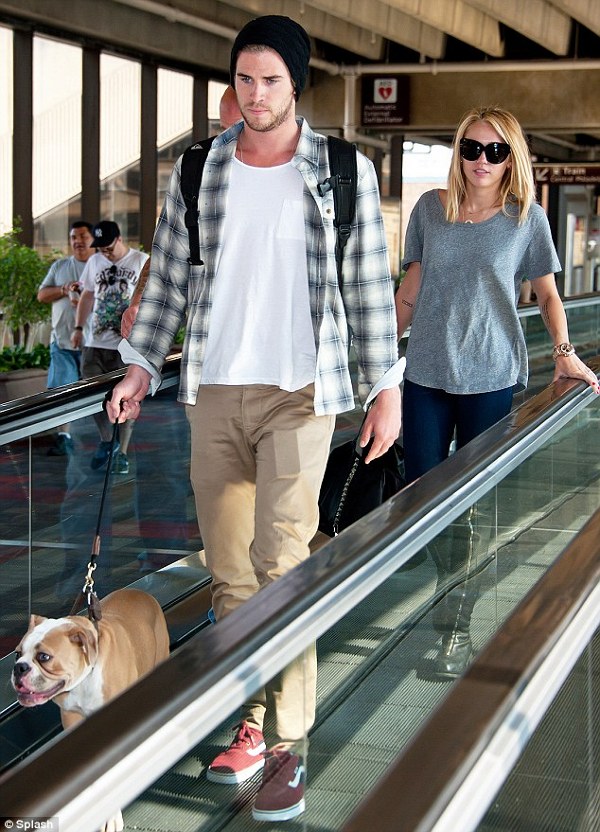 Miley, Liam si Ziggy pe aeroport