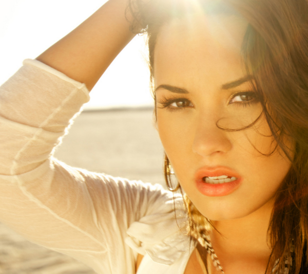 Demi Lovato in Skyscraper