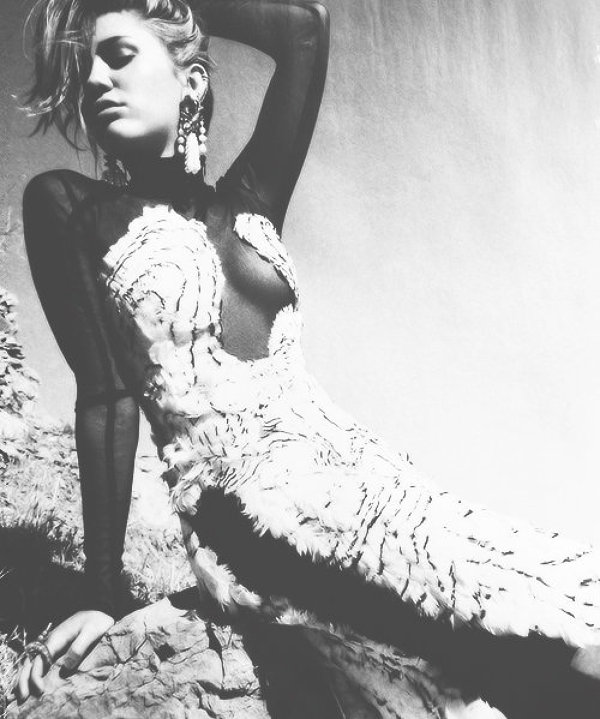 Miley Cyrus, pictorial pentru Marie Claire