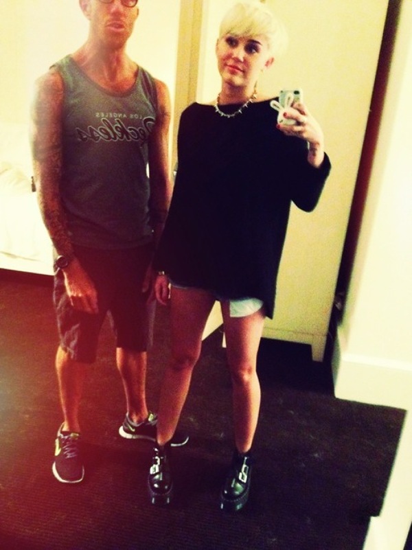 Miley Cyrus s-a tuns!