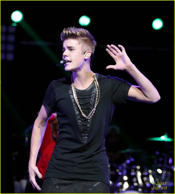 Justin Bieber a cantat la KIIS FM&#8217;s 2012 Jingle Ball