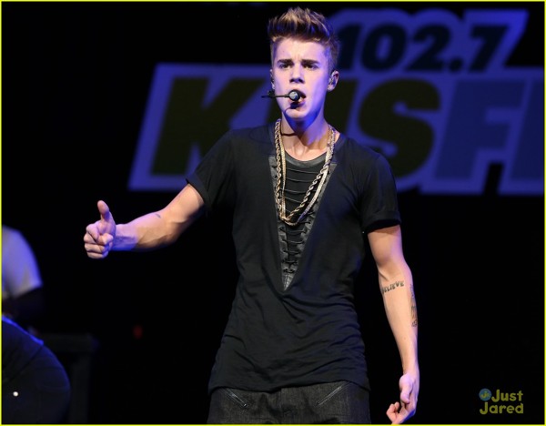 Justin Bieber prezent la KIIS FM&#8217;s 2012 Jingle Ball