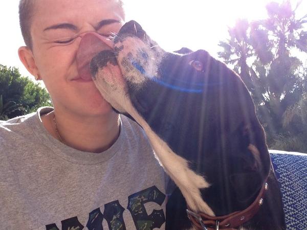 Miley Cyrus si Mary Jane