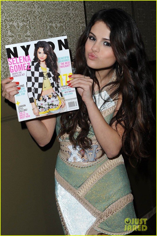 Selena Gomez la petrecerea lansarii reviseti Nylon