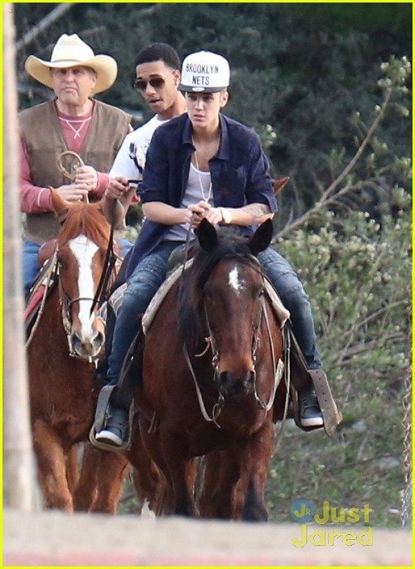 Justin Bieber pe un cal