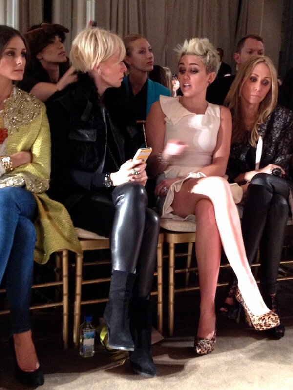 Miley Cyrus la prezentare Marchesa