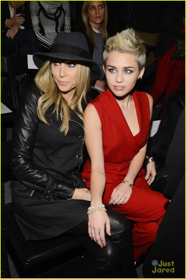 Miley Cyrus si mama ei la prezentarea Rachel Zoe