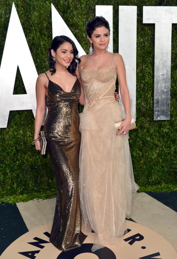 Selena Gomez si Vanessa Hudgens la petrecerea Vanity Fair 2013