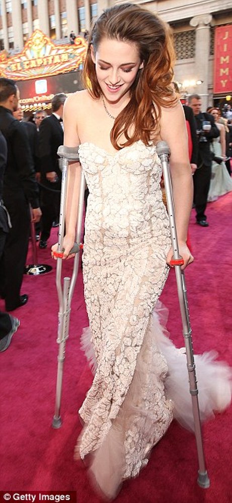 Kristen Stewart a venit in carje la decernarea premiilor Oscar