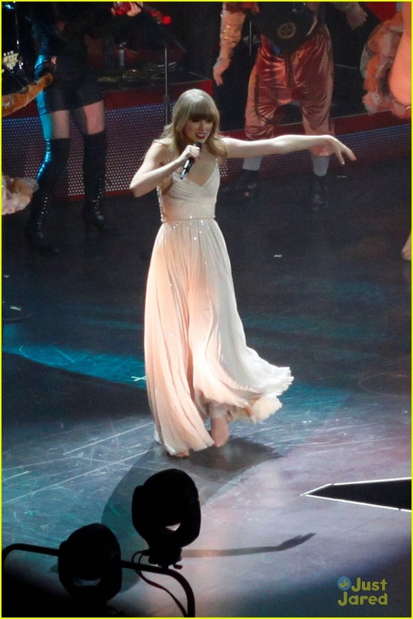 Taylor Swift printesa turneului Red