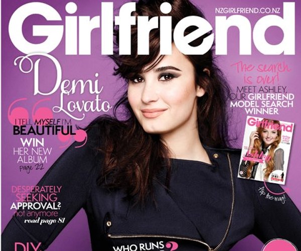 Demi Lovato pe coperta revistei "Girlfriend"