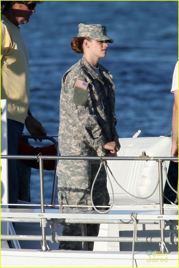 Kristen Stewart pe platourile de filmare pentru "Camp X-Ray"