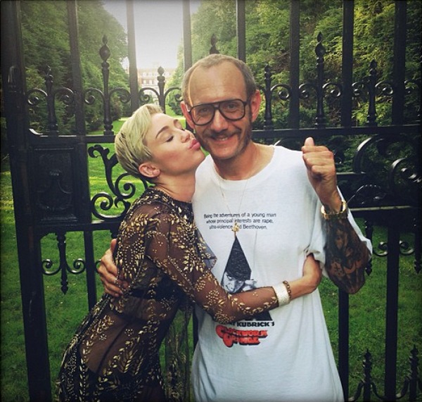 Miley Cyrus si Terry Richardson