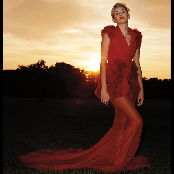 Miley Cyrus pentru Harper's Bazaar
