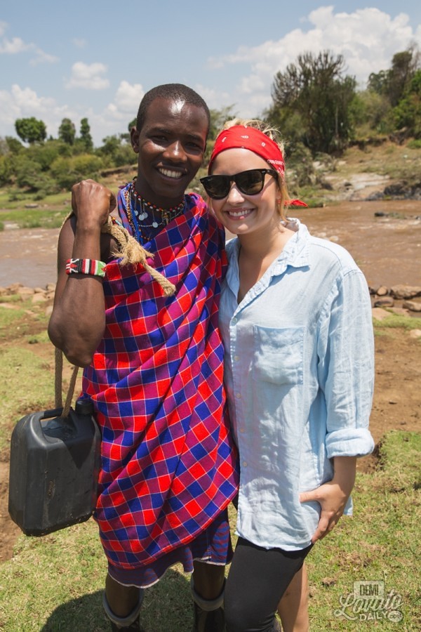 Demi Lovato si-a facut prieteni in Kenya