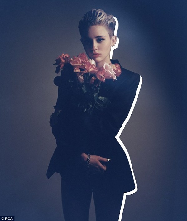 Miley Cyrus si trandafirii