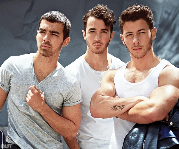 Jonas Brothers in revista "Out"