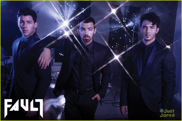 Jonas Brothers in revista Fault
