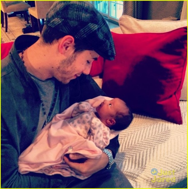 Nick Jonas si nepotica lui