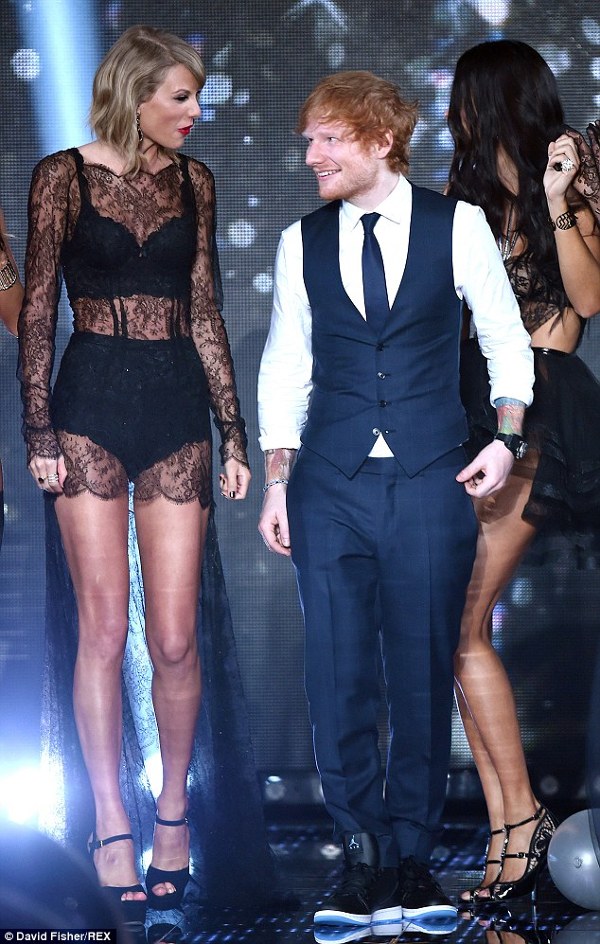 Taylor Swift si Ed Sheeran la spectacolul Victoria's Secret