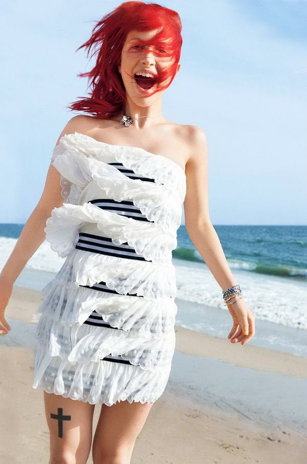 Hayley Williams pe plaja