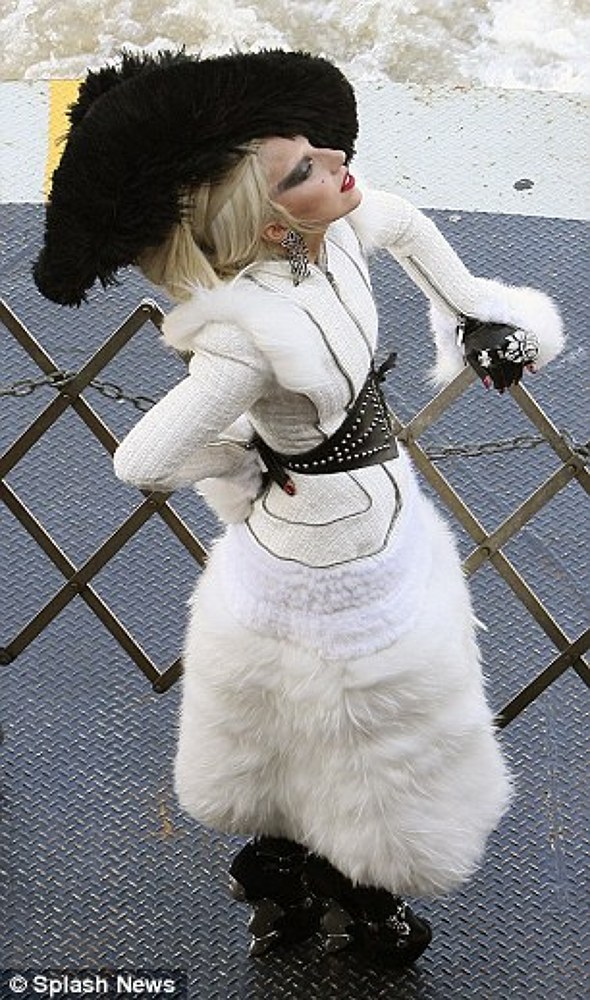 Lady gaga pozeaza ca o profesionista