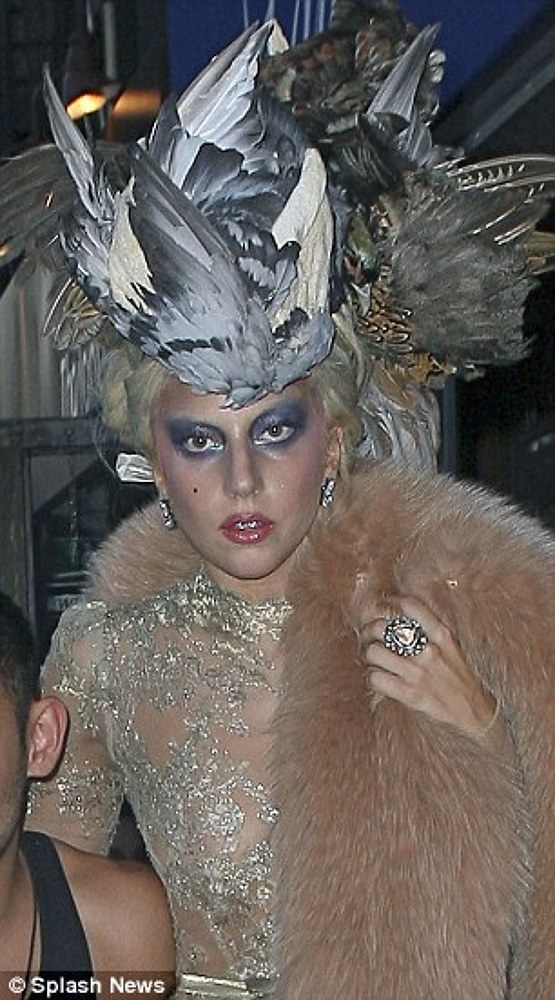 Lady Gaga si palaria porumbel