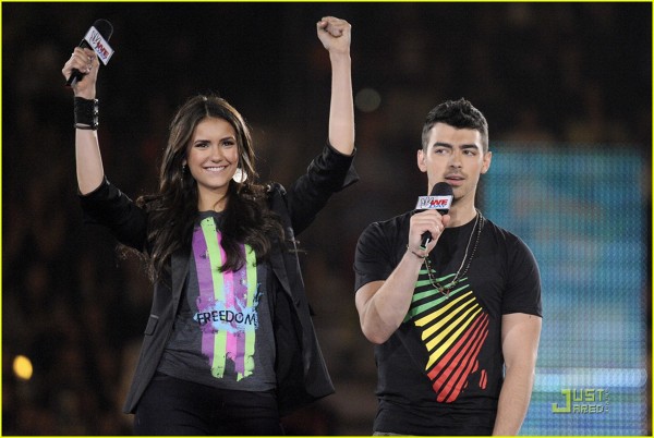 Joe Jonas si Nina Dobrev, Free the children