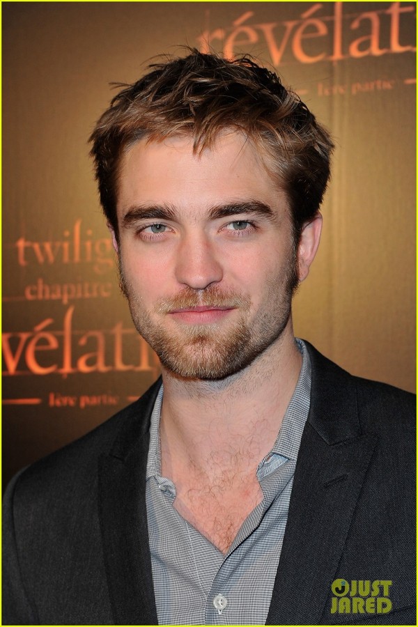 Robert Pattinson  la premiera filmului Breaking Dawn in Paris