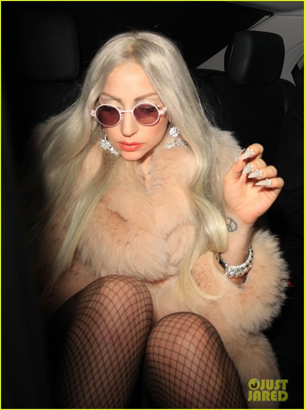 Lady Gaga la lansarea fundatiei "Born this way"