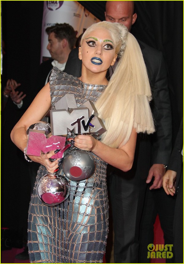 Lady Gaga, extravaganta pe covorul rosu MTV EMA 2011