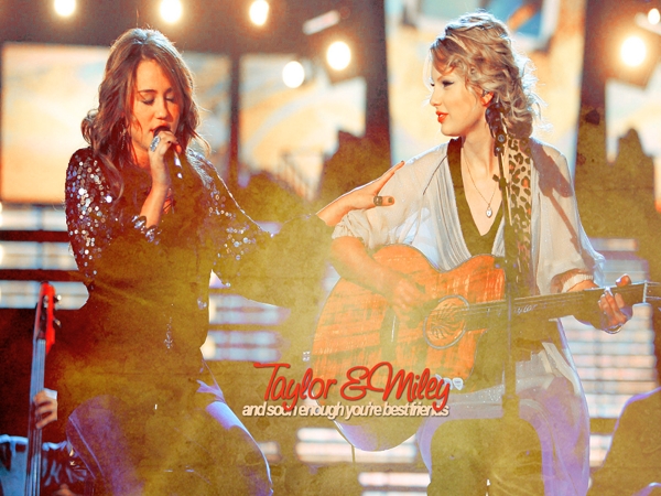 Miley pe scena cu Taylor Swift