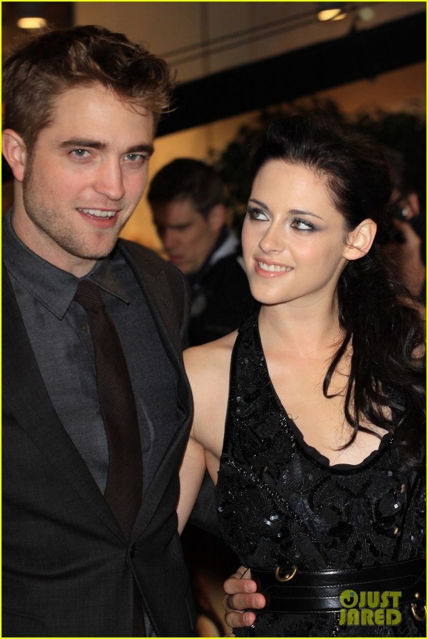 Kristen Stewart si Robert Pattinson la premiera filmului "Breaking Dawn" Londra