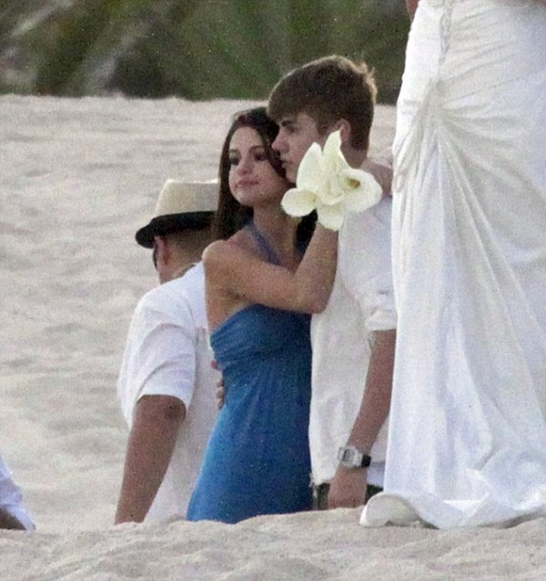 Selena Gomez si Justin Bieber la nunta unei prietene