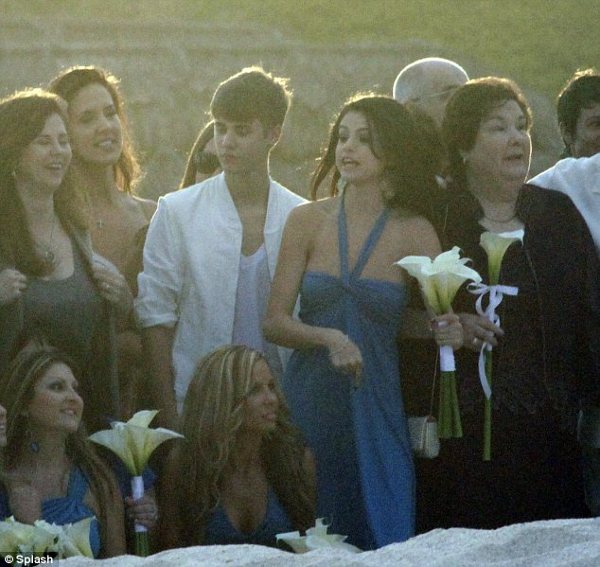 Selena Gomez si Justin Bieber, nuntasi