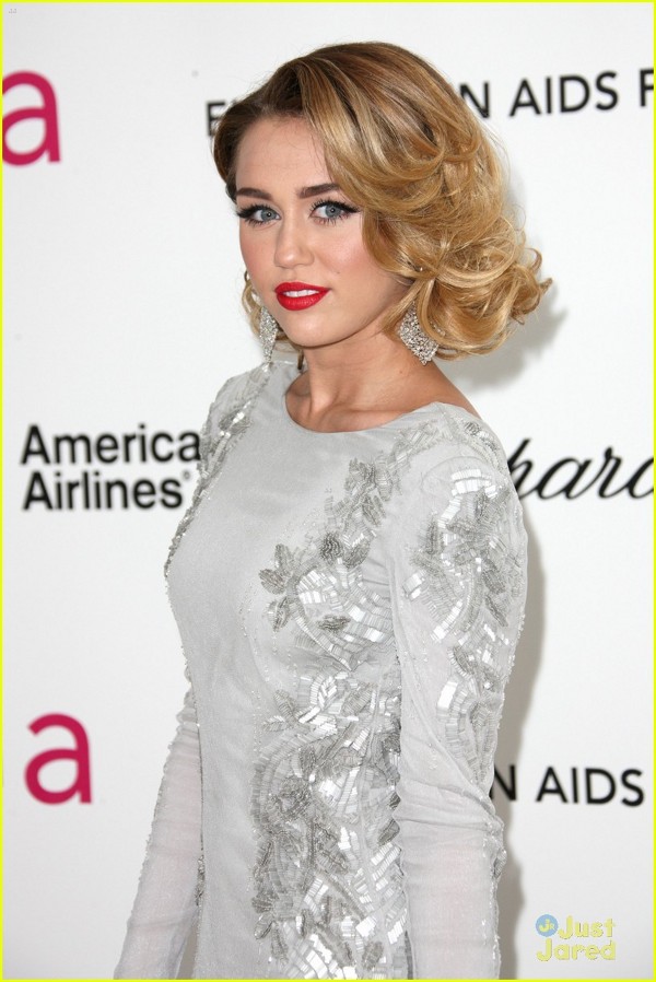 Miley Cyrus intr-o rochie fabuloasa